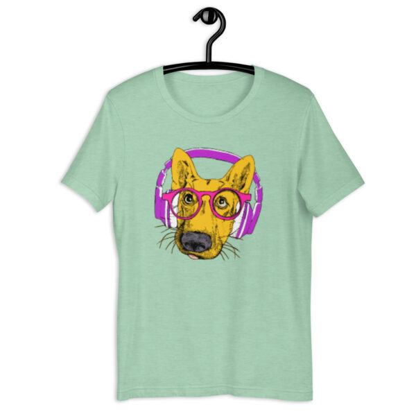 Camiseta - A german shepherd in the style of pop