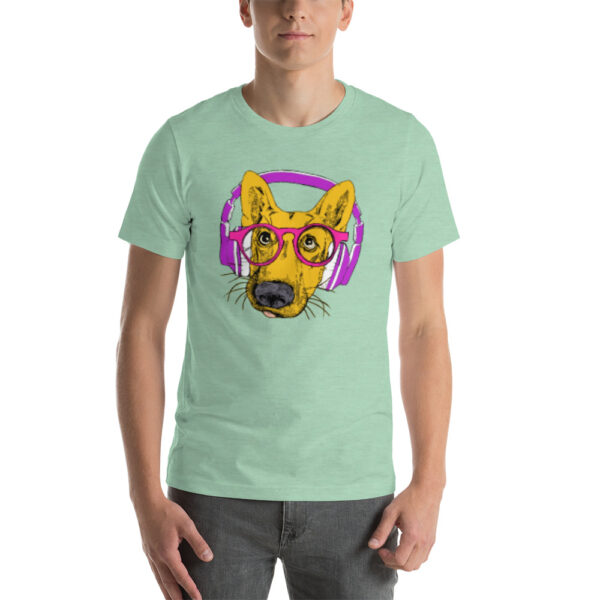 Camiseta - A german shepherd in the style of pop